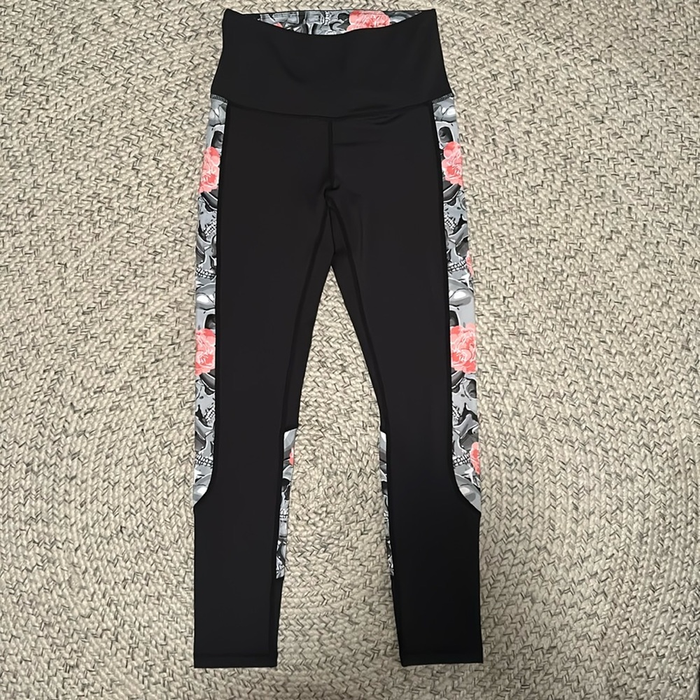 Feed Me Fight Me flower and skull print leggings 💀